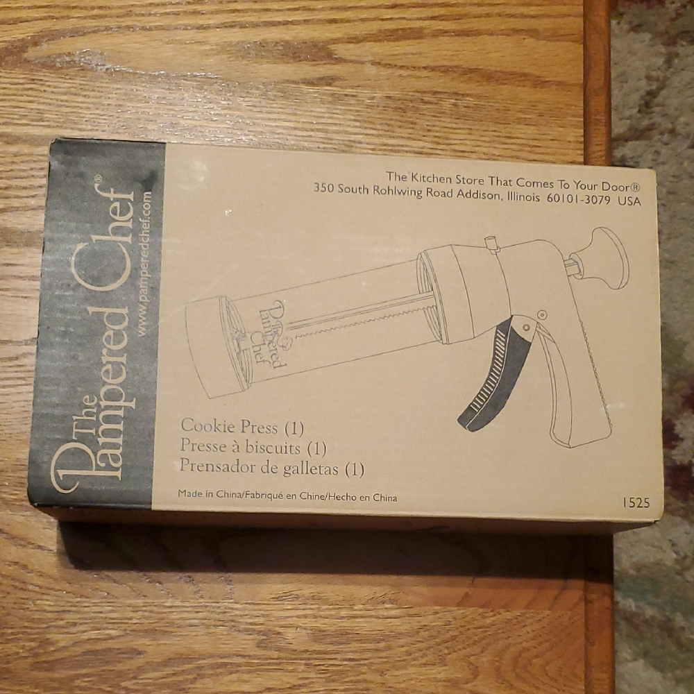 Pampered Chef Cookie Press Set Complete with 16 Decorator Disc & Manual # 1525